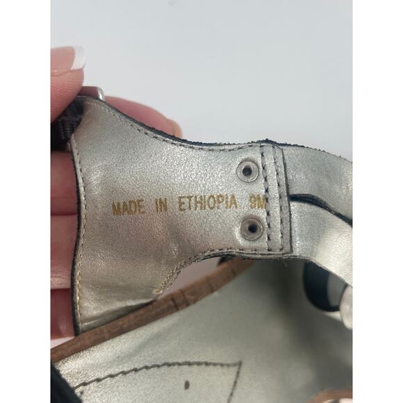 Guess Open Toe strapped Wedge Sandals - Picture 7 of 7